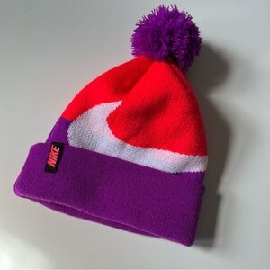 Nike beanie small/medium puff ball